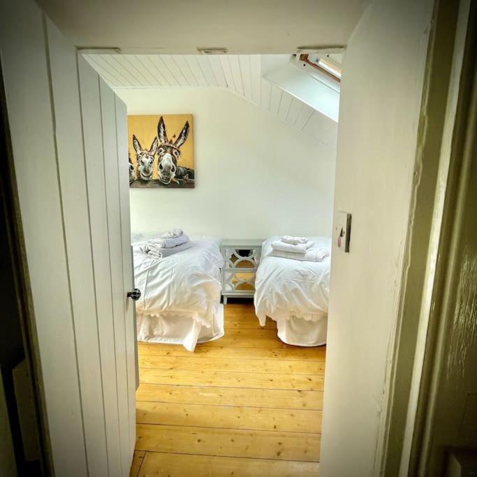 Country With Hot-tub And Cosy Log Burner Tregarth