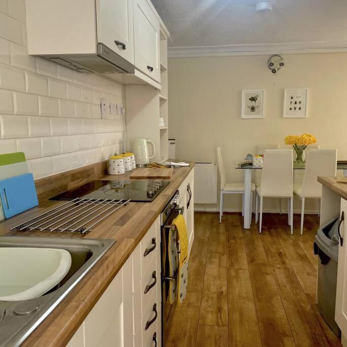 Country With Hot-tub And Cosy Log Burner Tregarth