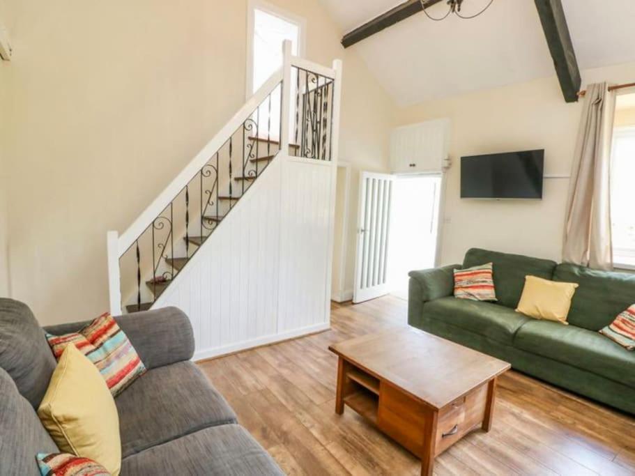 Country With Hot-tub And Cosy Log Burner Holiday home