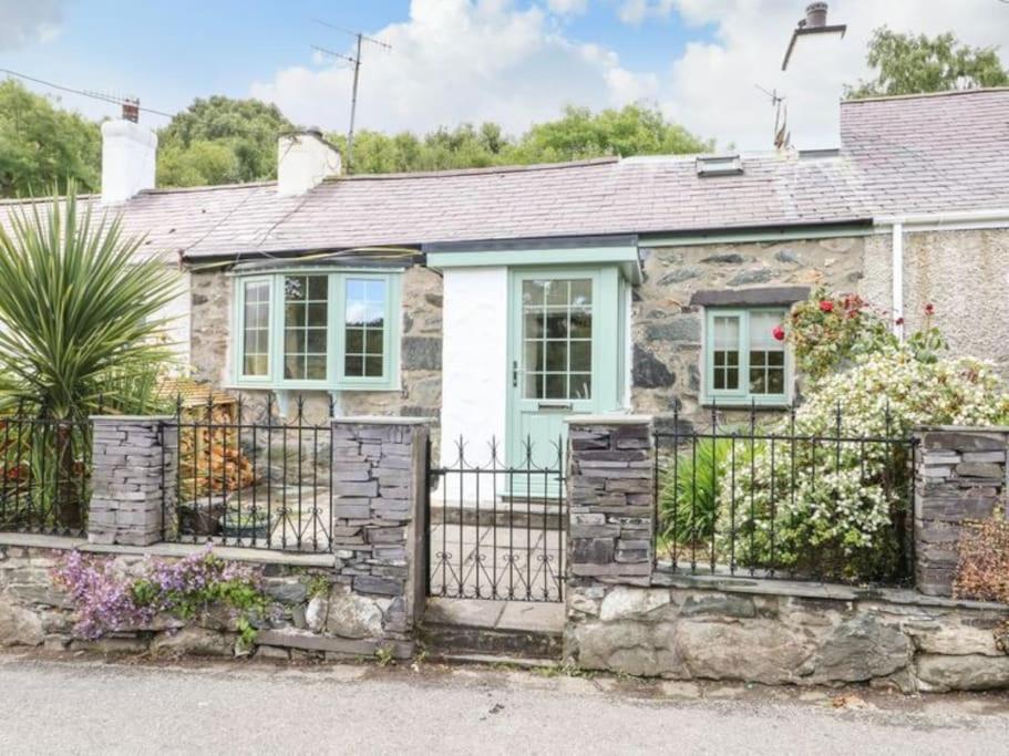 Country With Hot-tub And Cosy Log Burner Holiday home *