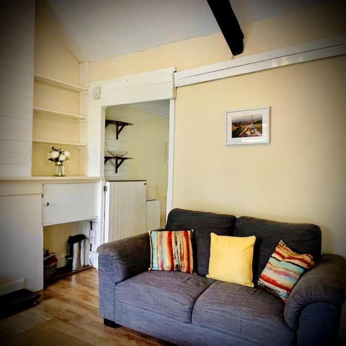 Country With Hot-tub And Cosy Log Burner Tregarth