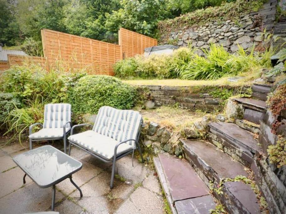Country With Hot-tub And Cosy Log Burner *