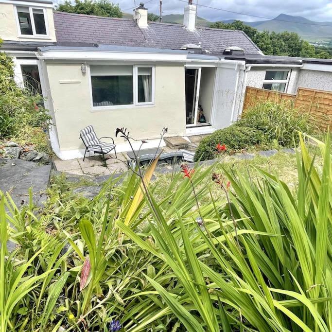 Country With Hot-tub And Cosy Log Burner *
